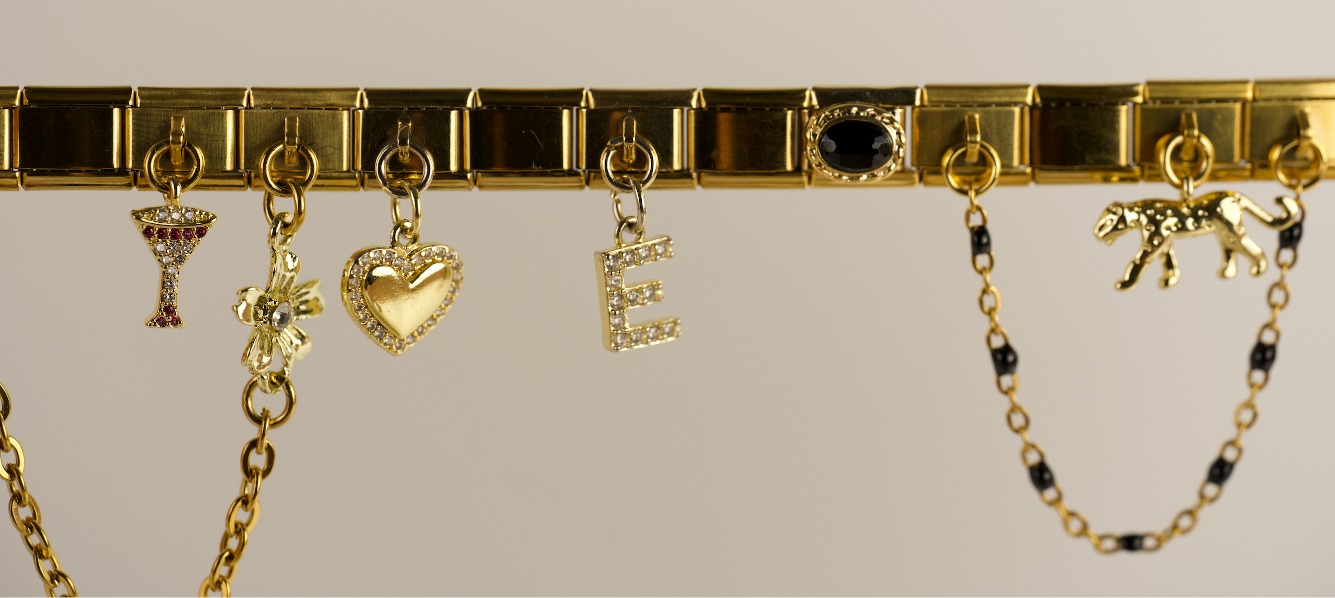 GOLDENE CHARMS